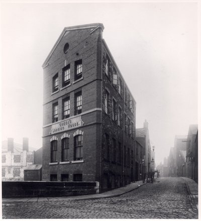 Queens Lodging House, Garden Street, Leeds, 1910 da English Photographer